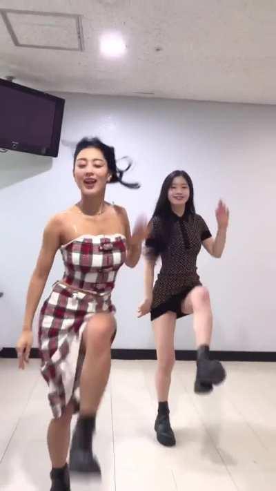 230822 TikTok Update - Jihyo’s Killin Me Good Challenge with Dahyun