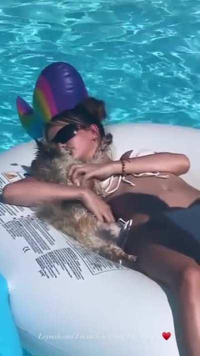 Unicorn sunbathing 🔥