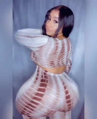 she got the fattest ASS IN THE BUSINESS