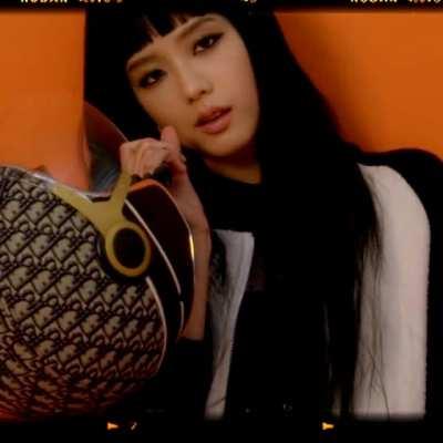 just because that bridge with this jisoo is everything... (i am stuck in this loop... be thankful u can't loop videos here lol)