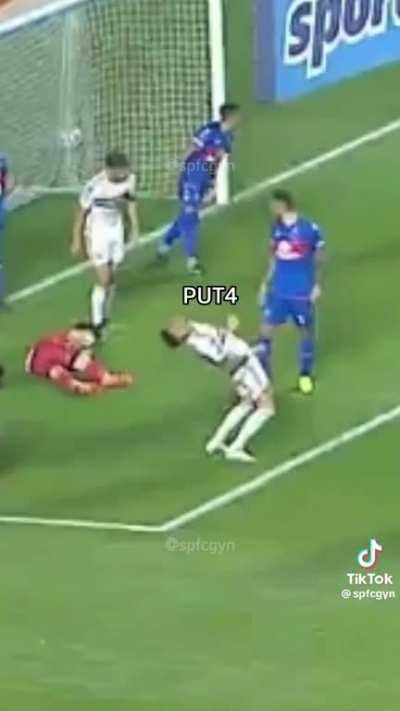 O barulho da bola de escanteio me quebrou demais kkkkkkkkkkkk