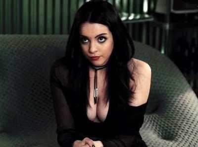 Liz Giles wants to see us makeout and fuck each other. Whos in?