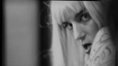 Jehnny Beth great plots in Paris, 13th District (FR-2021) - slowed at 60fps, zoom