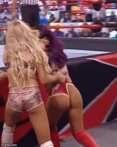 Poor pretty Peyton Royce. So completely useless 😍🤩🤣