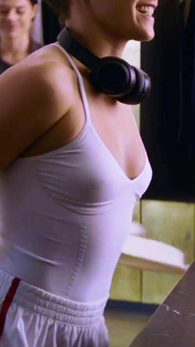 Kristen Stewart is just so Fuckable in these clothes