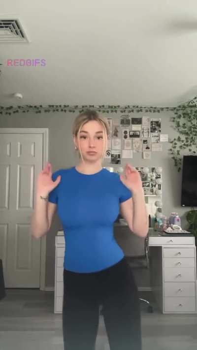Quick dance to make those titties bouncing