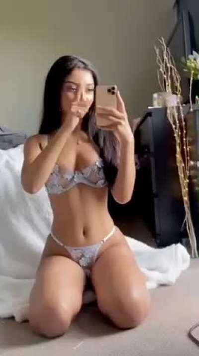 tapping my phone makes me quick change 😋 (oc)