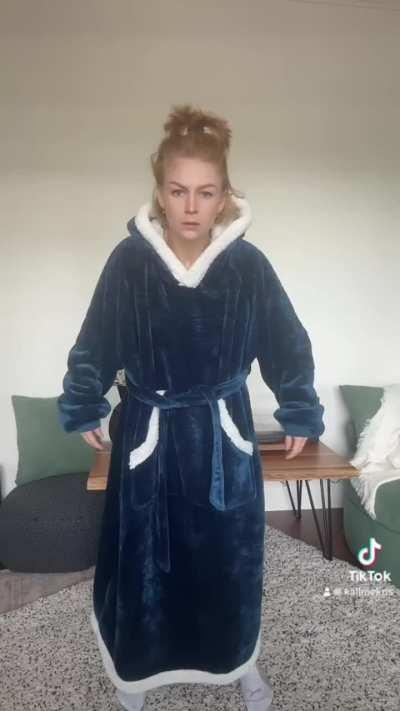 How to dress to attract a man?