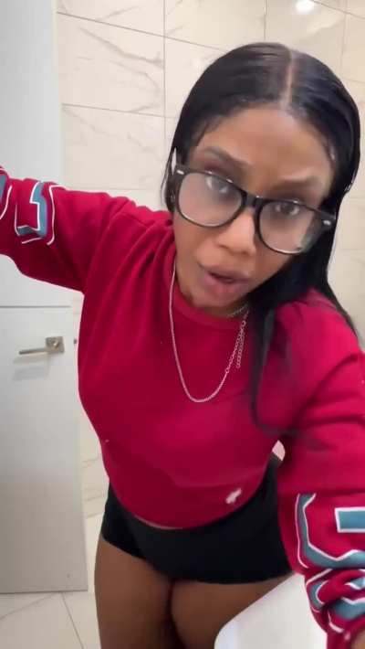 She not waiting 😮‍💨