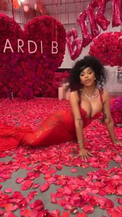 Cardi B makes me so hard 🥵🥵