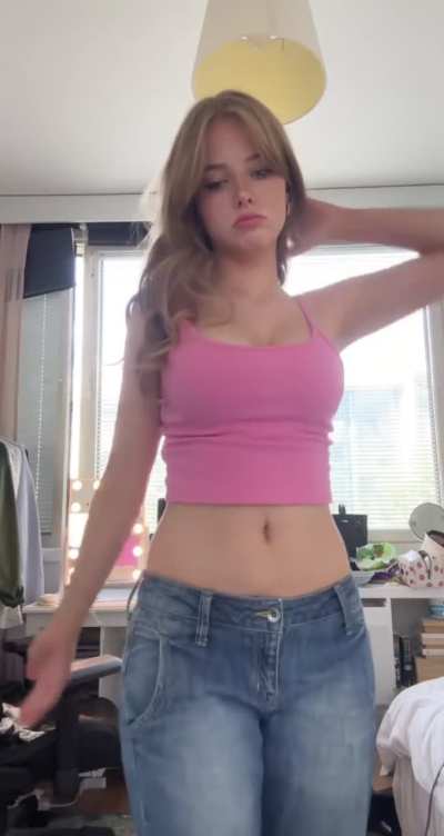 Can see right into her deep bellybutton