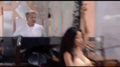 Gordon Ramsay reacts to Greek dancing