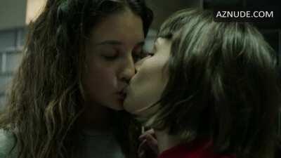 Ursula Corbero & Maria Pedraza kiss from money heist
