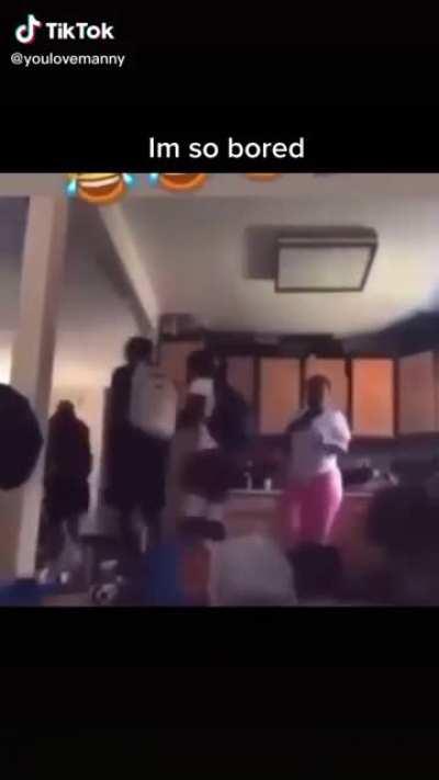 They made lil man fall like a cartoon character😭😂