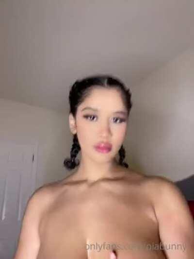 Check link in comments for her content👇🏽🔥💦