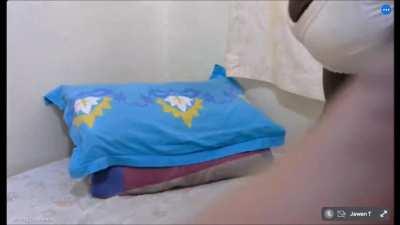 Dominant Kenyan girl wants to smother with her ass.