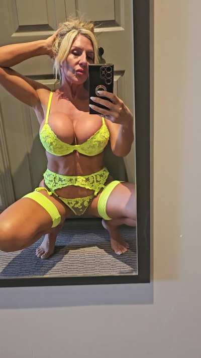 You can have fun with this MILF till morning