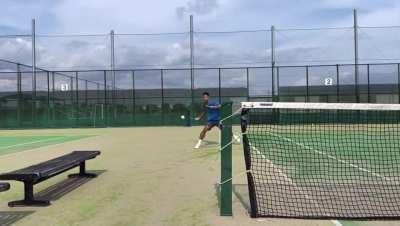 WCGW trying to imitate Roger Federer