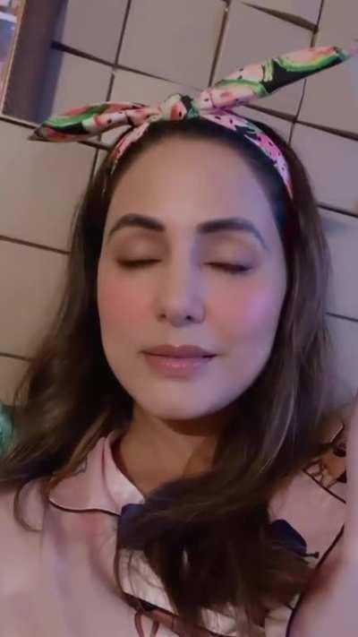 POV: You are going to kiss the juicy lips of hina khan