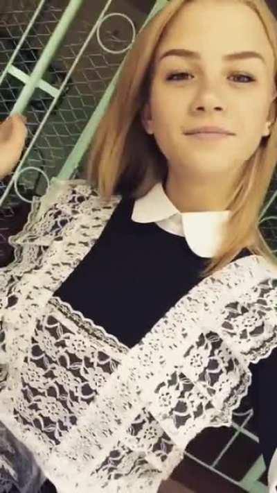 Защекой подержишь?