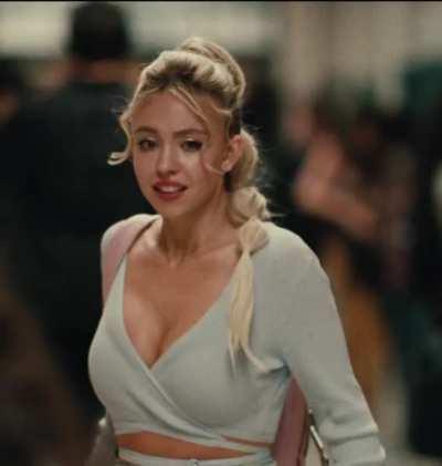 Sydney Sweeney Jiggles 🥵