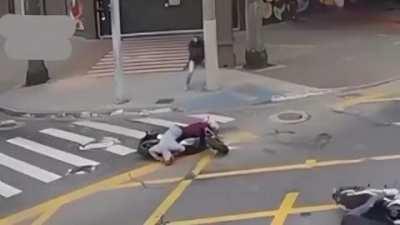 Two bandits pick th' wrong target.