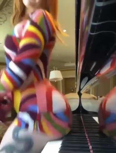 sona mains trying to seduce the enemy sett