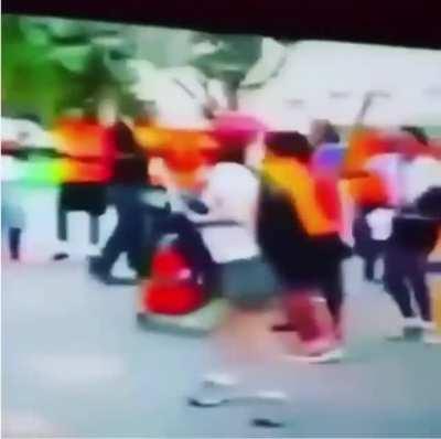 Ура, мы побеждаем! Возьмёмся же за руки!