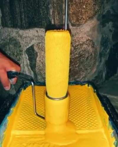 Cleaning a paint brush