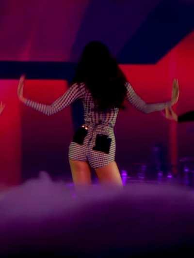 Just the thought of Jennie getting hatefucked, being passed around by multiple men treating her like a cumdump she is, filling her up until she’s satisfied, what a whore 😈