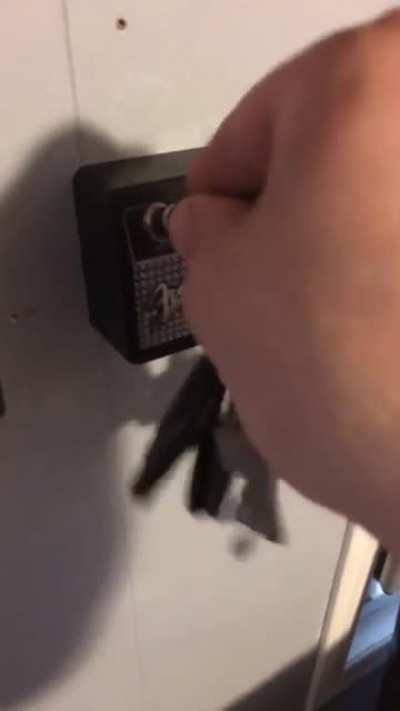 \m/ Hangin’ keys like a rockstar \m/