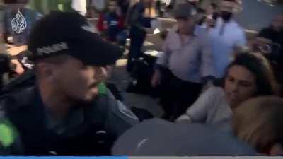 Woman raises Palestinian flag and gets immediately attacked by Israeli police, today