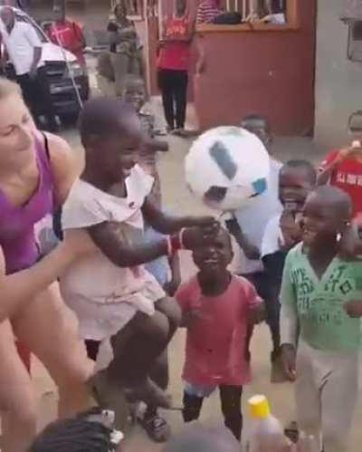 This runner makes happiness with simplest things...