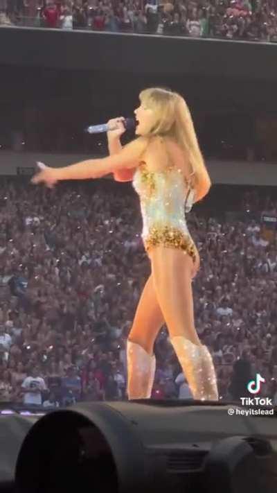 I wanna fuck her so bad. I need these thighs so abs. I wanna have her devour me and my cock