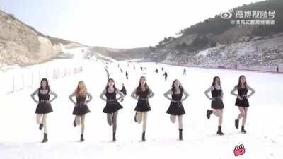 Танец симпатичных азиаточек