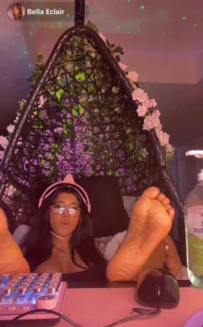 Amazing thick Latina soles