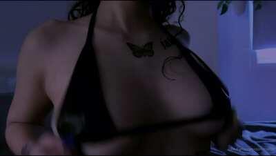 I wish I could motorboat myself 🙄