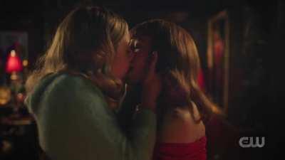 Lili Reinhart and Madelaine Petsch