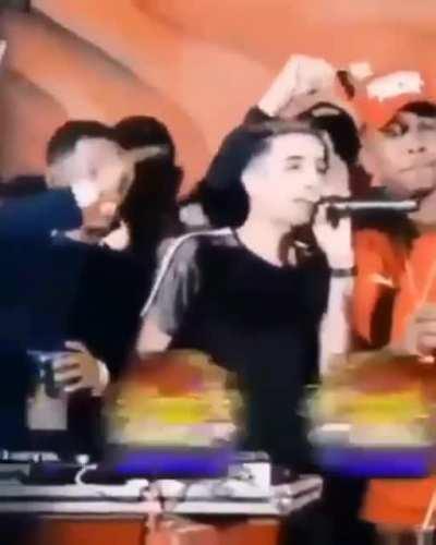 Hoje ele vai dar uma sentadinha