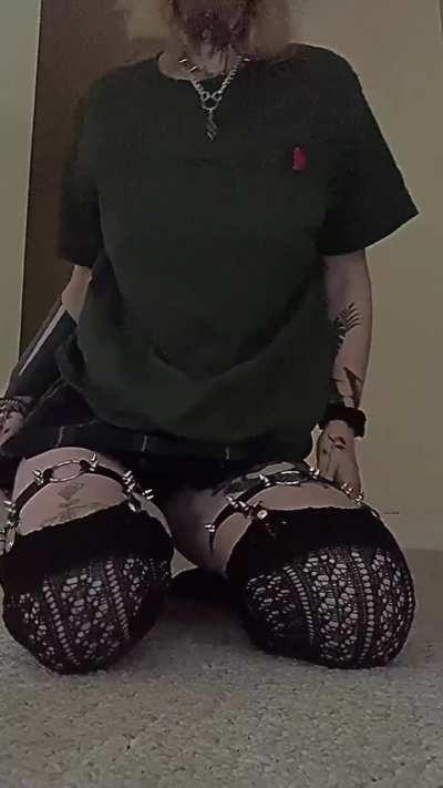 i miss having garters! these don’t fit me anymore but loved this outfit 🥲🖤 