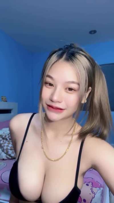 Beautiful thai girl 🧡