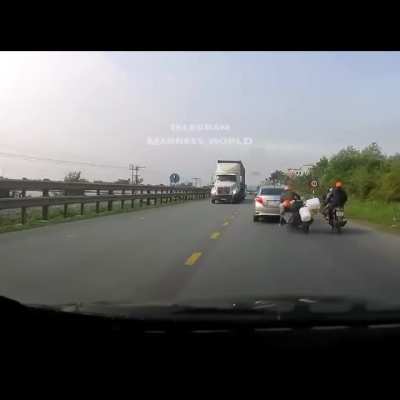 Mother miraculously saves daughter & herself from being hit by the semi 