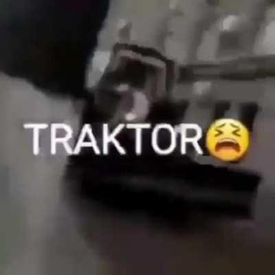 TRAKTOR😩