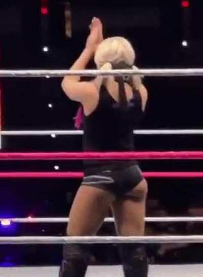 👏🏻 Applause for that butt 🍑