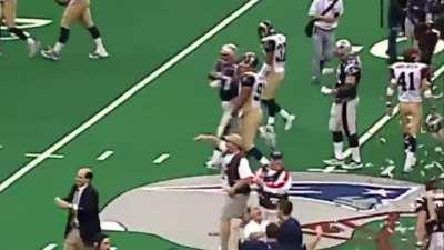 [Highlight] Vinatieri gets the Patriots dynasty up and running against the Rams.