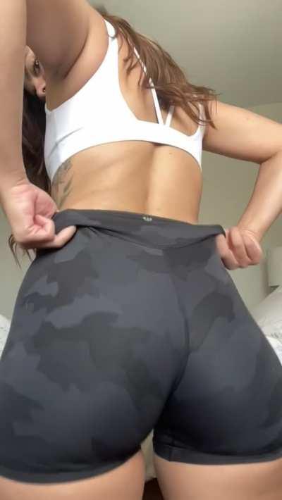 Need a face to bounce my booty on instead 😘