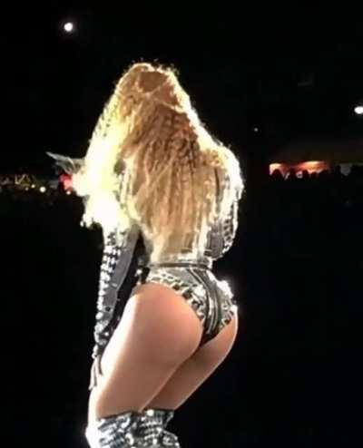 Queen's peach parade🍑