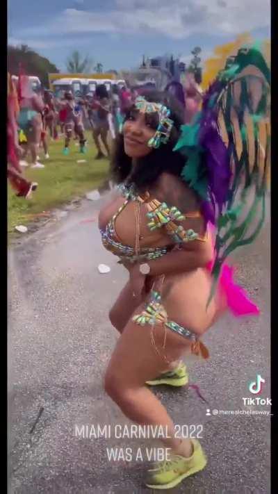 Curvaceous Caramel Cutie