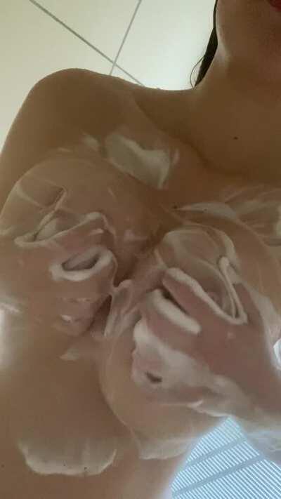 Someone coming to help me soap?😏💦