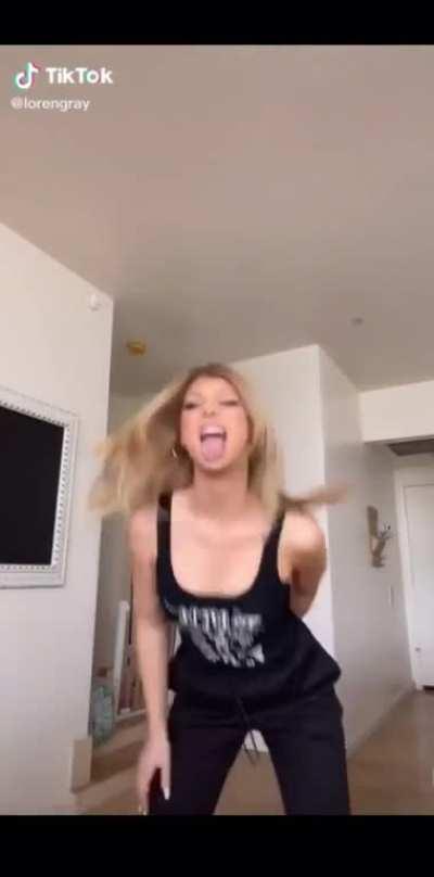 Loren Gray tongue👅+ass🍑